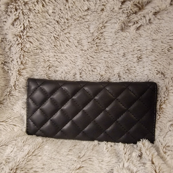 Badgley Mischka quilted black wallet. - Picture 2 of 13